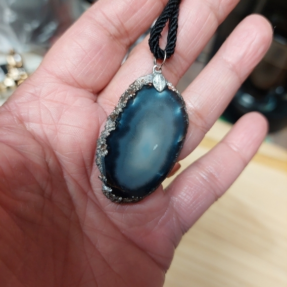 Vintage* Unisex Pewter End of Trail Horserider on Agate Pendant - Picture 5 of 7